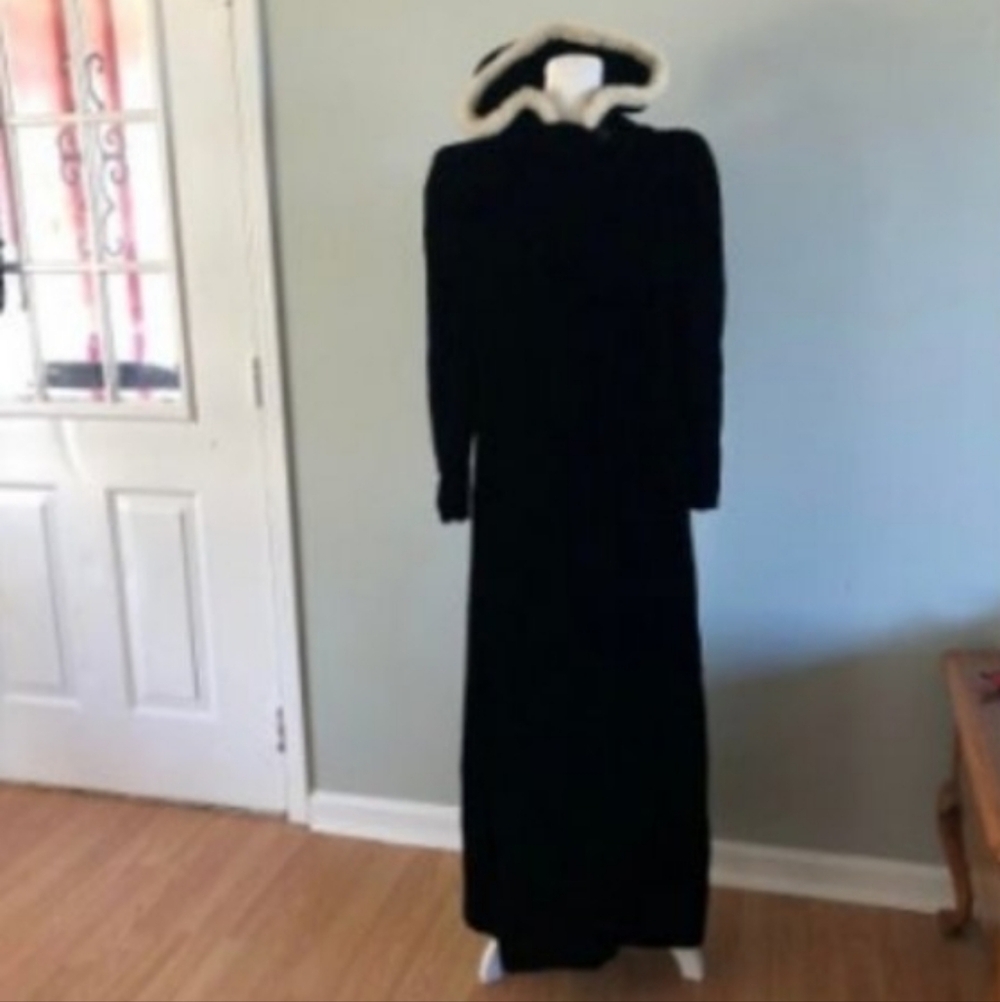 Vintage 1940s Fur Trimmed Velvet Hooded Cloak